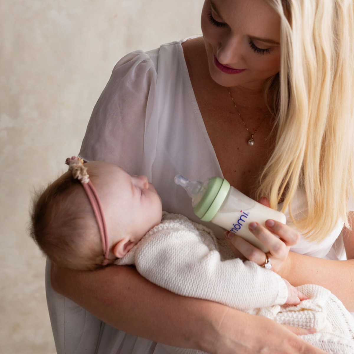 mōmi vibes colored bottle collar set - pistachio